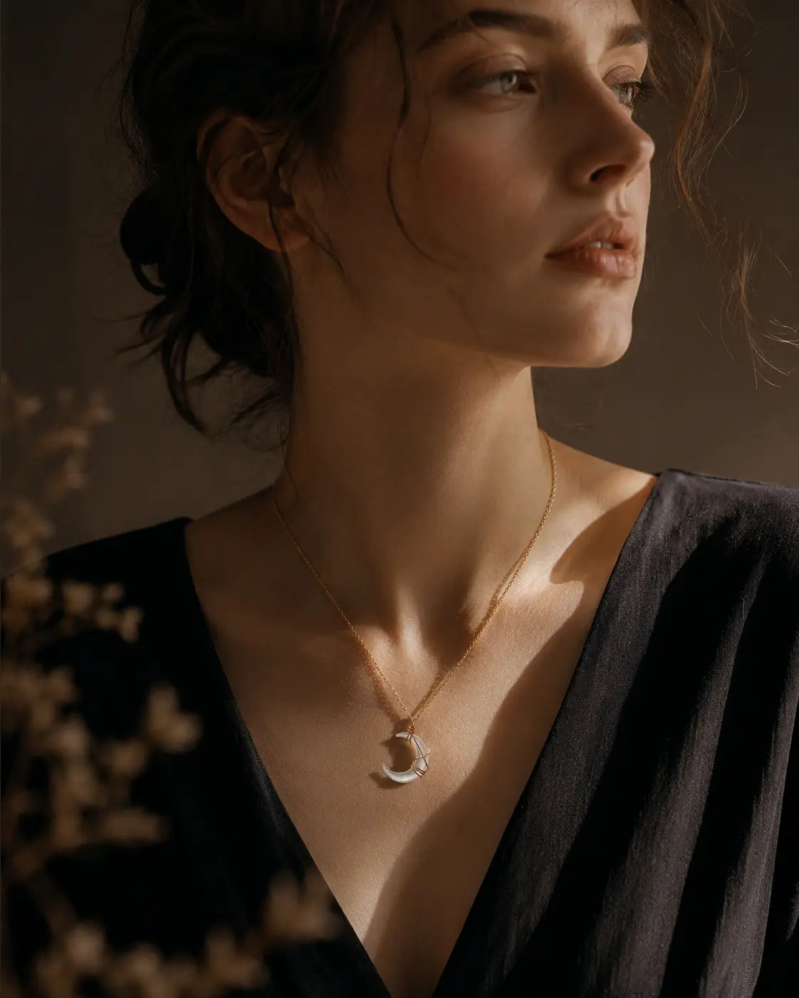 Moon Ritual Pendant – Minimalist Oriental Necklace for Spiritual Calm HanTang Studio