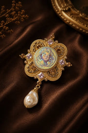 Celestial Muse Pearl Brooch – Vintage Goddess Emblem Pin hantangstyle