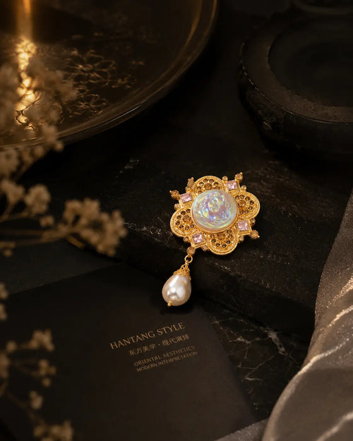 Celestial Muse Pearl Brooch – Vintage Goddess Emblem Pin hantangstyle