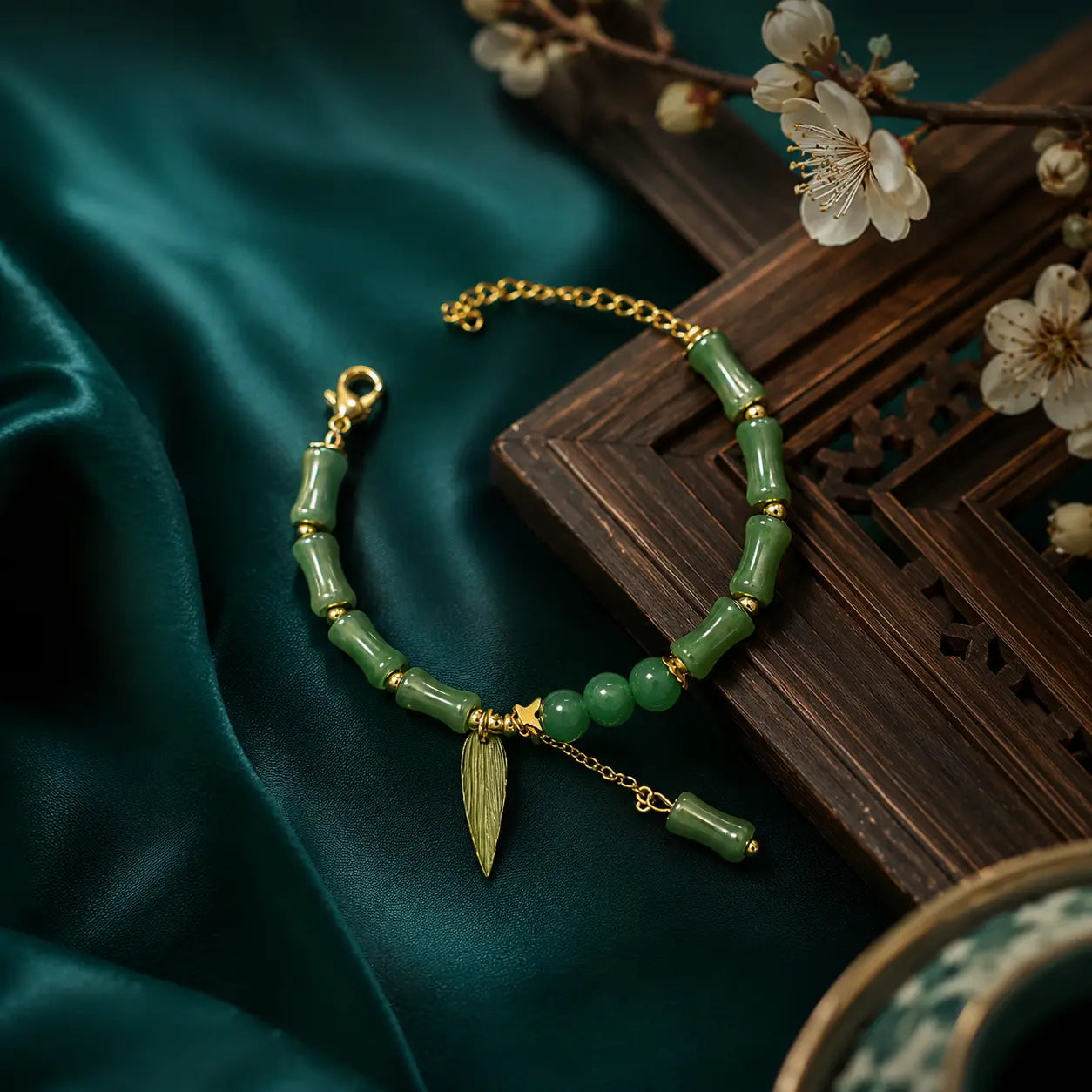 Emerald Bamboo Court Bead Bracelet