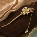 Ivory Blossom Court Tassel Hairpin