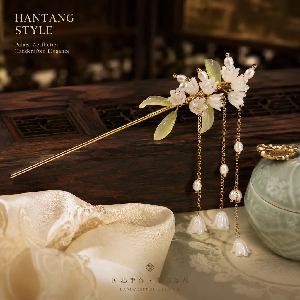 Moon Blossom Jade Leaf Tassel Hairpin