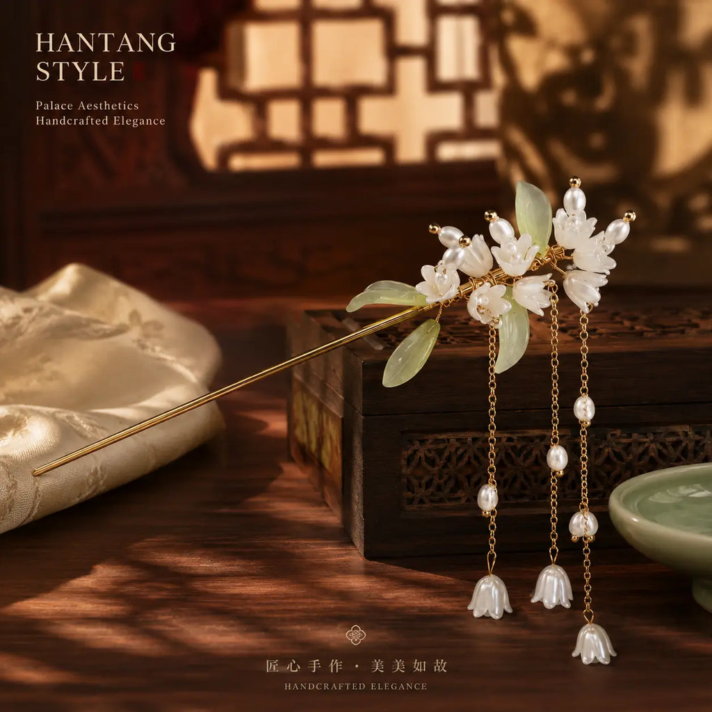 Moon Blossom Jade Leaf Tassel Hairpin