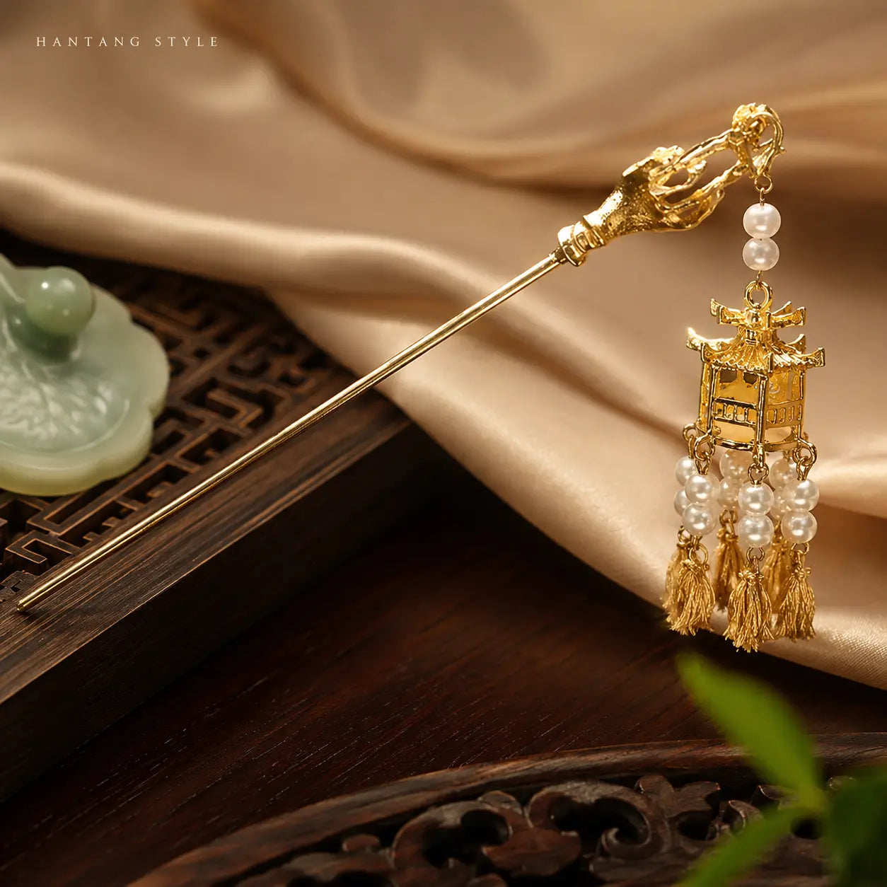 Golden Palace Lantern Pearl Tassel Hairpin