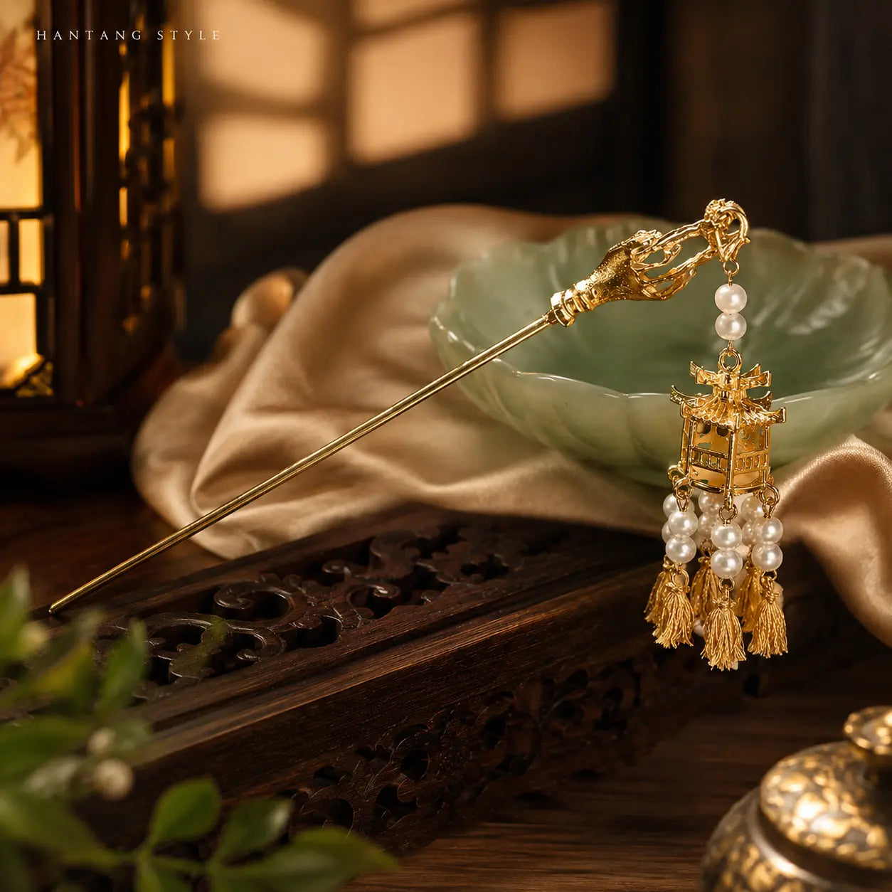 Golden Palace Lantern Pearl Tassel Hairpin