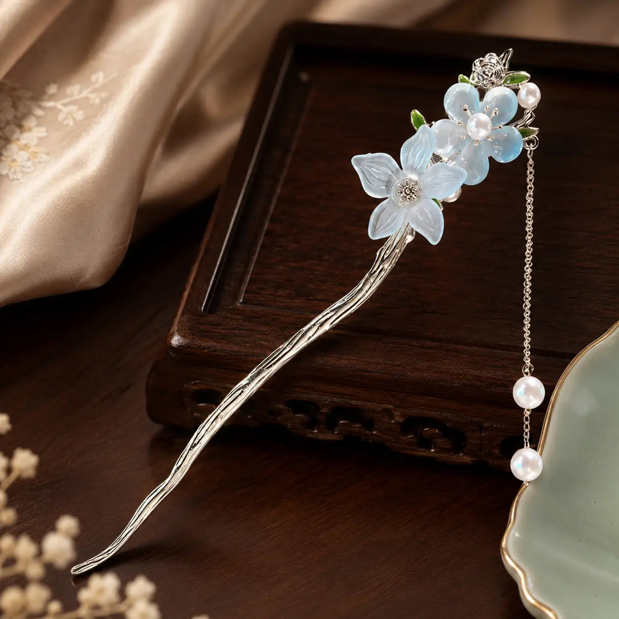 Blue Floral Hair Pin with Pearl-Like Tassel